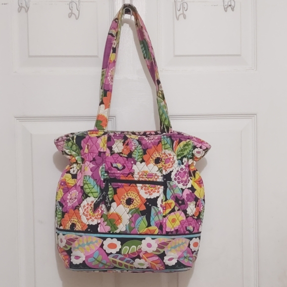 Vera Bradley colorful & fun shoulder bag. - Picture 3 of 6
